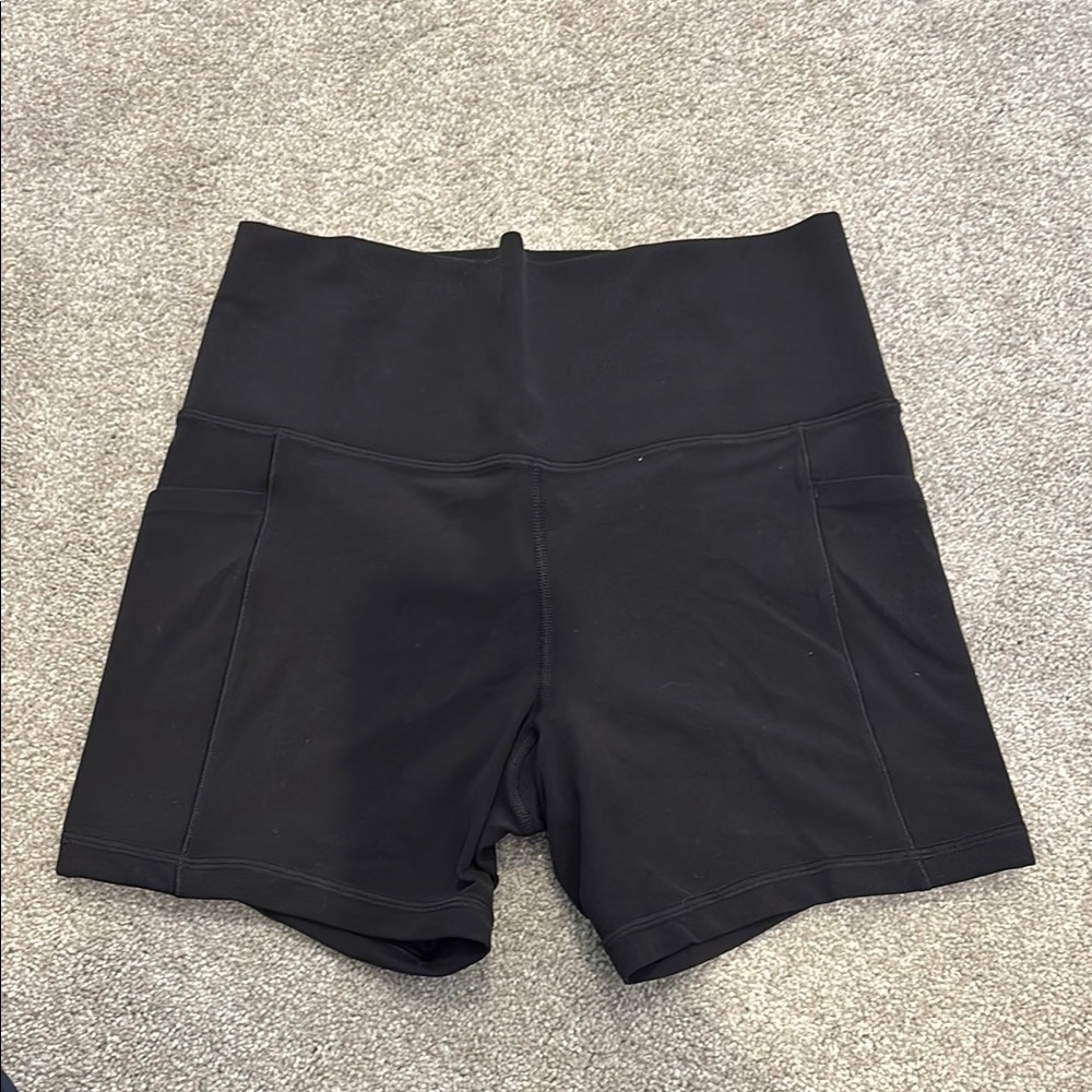 Athleta salutation stash Shorts